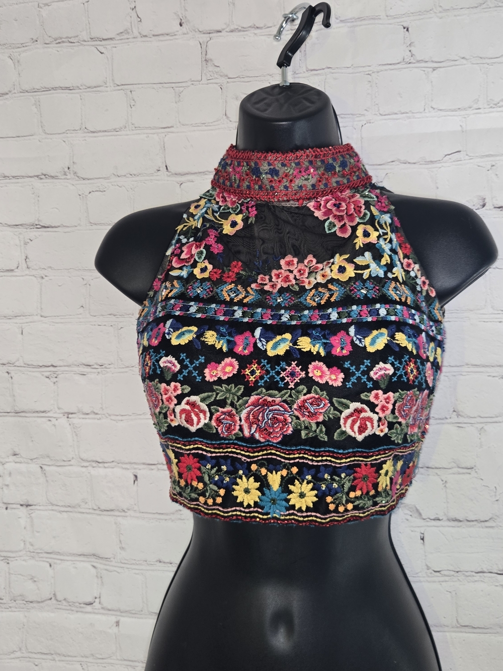 Sherri Hill Black Fully Embroidered Floral High-Neck Crop Top - Picture 2 of 9